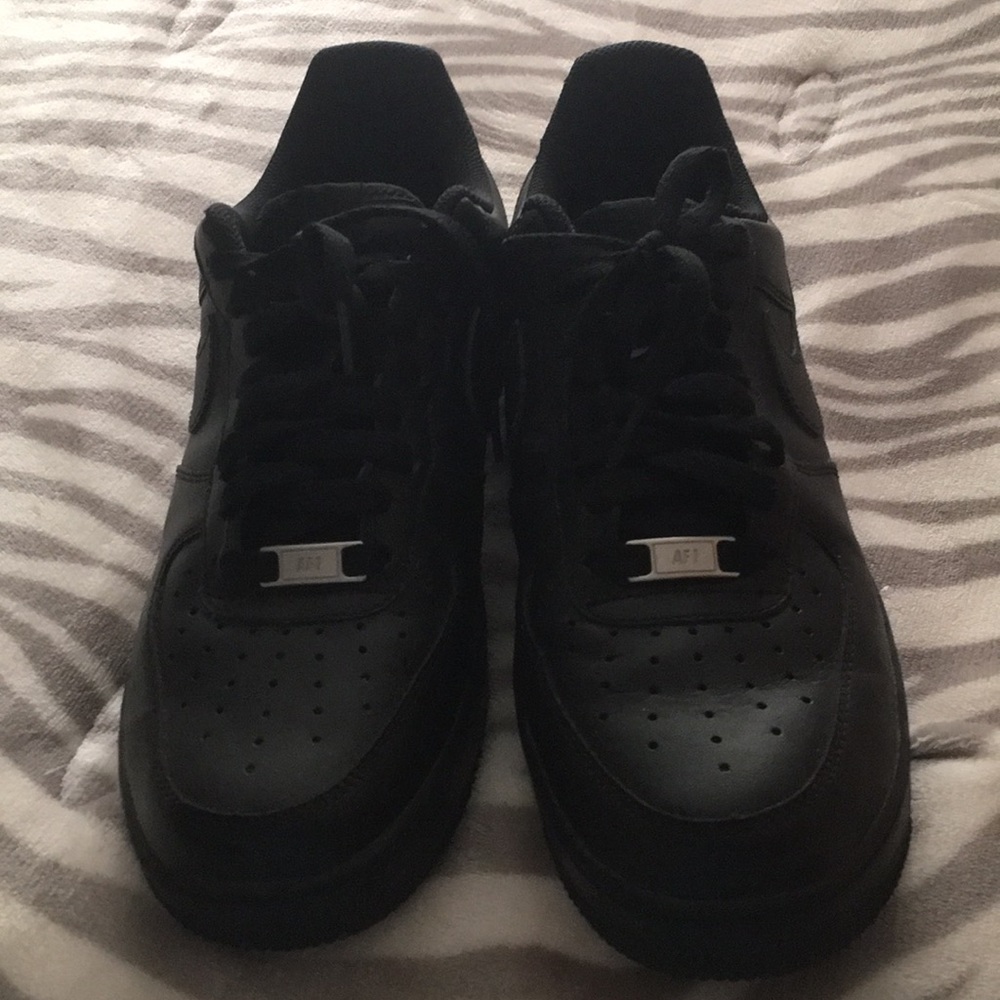 Air Force 1’s Black Tennis Shoes